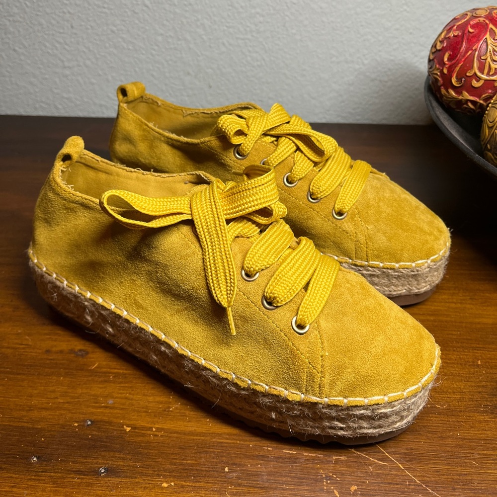 Women’s shoes